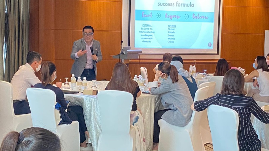 Eugene Seah leading a corporate leadership session